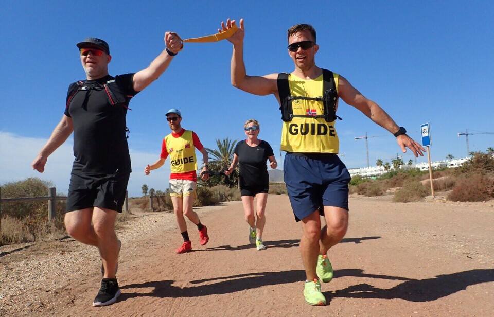 Joachim Larsen ledsages av Ruben Jacobsen (fremst), mens Henning Brødvig Hanssen ledsager Monica Johansen (bak) på treningsleir til Spania med SK Vidar og Team RP Joachim Larsen ledsages av Ruben Jacobsen (fremst), mens Henning Brødvig Hanssen ledsager Monica Johansen (bak) på treningsleir til Spania med SK Vidar og Team RP
