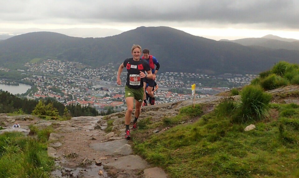 Anders Kjærevik kommer først opp Ulriken, og deretter var det ingen som klarte å følge ham. (Foto: Marianne Røhme / Kondis © Kondis) Anders Kjærevik vant Bergen Fjellmaraton 2025