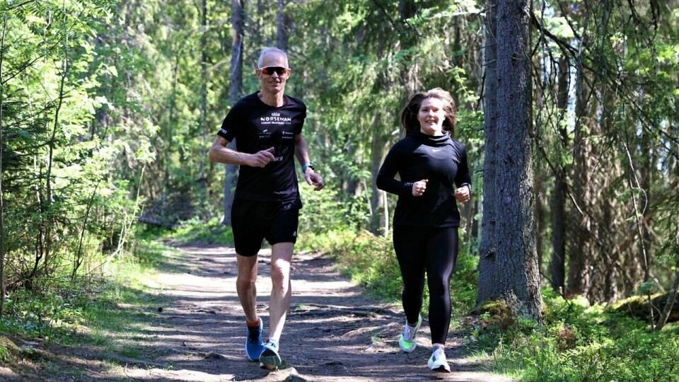 Ivrig løper: Pål Simonsen er en ivrig løper som er opptatt av rettferdighet. Her sammen med Berna Marie Sommerseth på løpetur ved Nordbytjern på Jessheim (Foto: Marianne Røhme / Kondis © Kondis) Pål Simonsen og Berna Marie Sommerseth