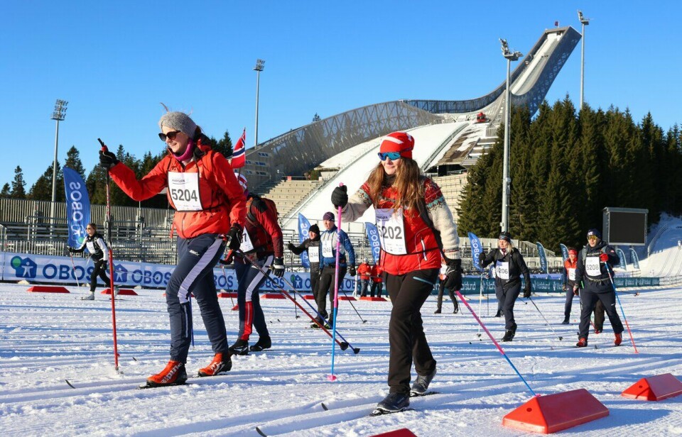 En perle av et skirenn:Fra Holmenkollmarsjen har vi fått to startplasser i rennet 1. mars 2024. (Foto: Tom-Arild Hansen / Kondis © Kondis) Holmenkollmarsjen 2023 - Starten går for HalvMarsjen