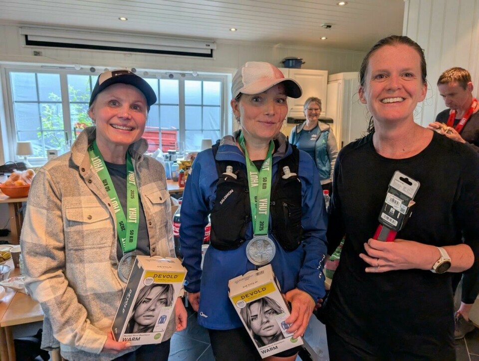 Premiepall damer 50 km:Fv. Anita Sletten og Hanne Nilssen (delt 1. plass) og Anne-Grethe Eiken (3. plass).