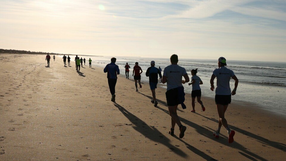 Morgenjogg på stranda under Kondistur til Portugal med Springtime i mars 2023