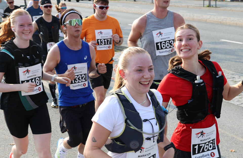 Folk utrustar seg på sin måte, og gledeleg er det at så mange spring, som her under Trondheim Maraton no i september. (Foto: Marianne Røhme) Folk utrustar seg på sin måte, og gledeleg er det at så mange spring, som her under Trondheim Maraton no i september. (Foto: Marianne Røhme)
