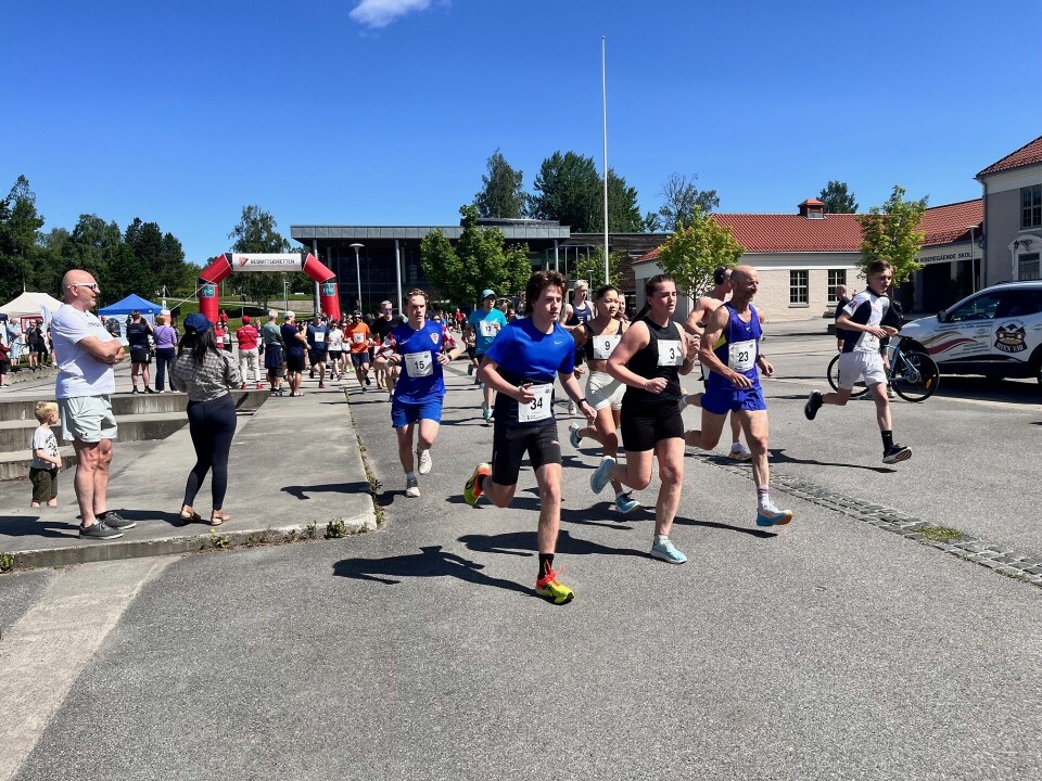 Ut fra start på 5 km. (Foto: Uno Arnesen/Byen Vår)