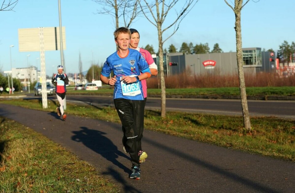 Vintermaraton2018 - Kristine Tørre Asprutsen nummer to på 10km - Foran Rolf Andreas Berg (1280x838)