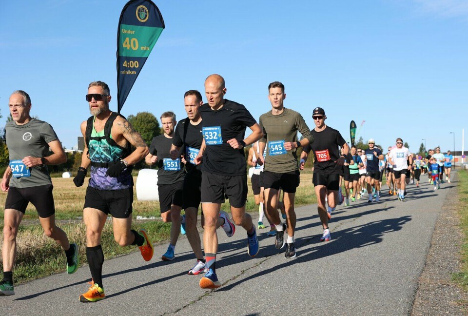 Det er fartsholdere fra 4.00 til 6.30 min/km på Norgestesten. Her fra starten i det forrige løpet 24. september. (Foto: Marianne Røhme) Norgestesten på Jessheim 24. september 2023