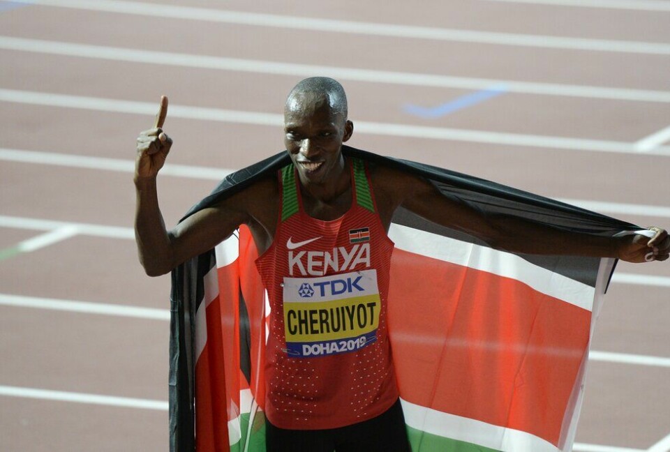 Timothy Cheruiyot etter gullet på 1500 meter i VM friidrett i Doha (2019). Nå er han mest sannsynlig ute fra OL 2021. Foto: Bjørn Johannessen VM friidrett 2019 Doha - Timothy CHERUIYOT - finale 1500 m