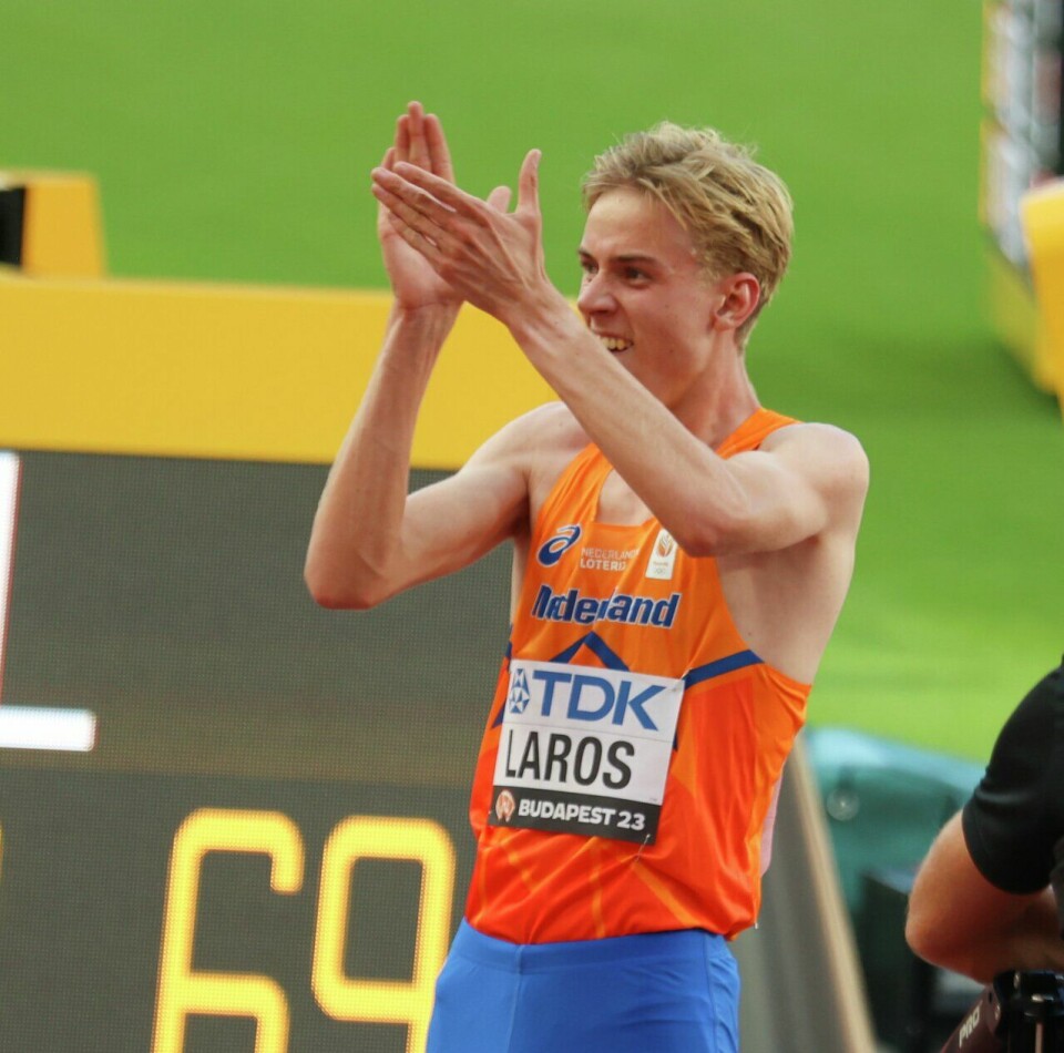 Nederlandske Niels Laros tok seieren på 1500 meter. Slo Yared Nuguse med ett hundredel. Her fra VM 2023. (Foto: Arne Dag Myking) VM Friidrett 2023 Budapest - 1500 meter menn semifinale - Heat1 - Niels LAROS