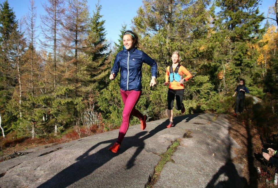 Det er viktig og riktig å holde litt avstand i disse dager... (Foto: Runar Gilberg) Terrengløping med Emelie Forsberg Barlindåsen 2018