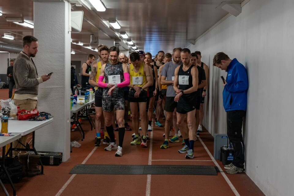 Her er det klart for starten på halvmaraton i fjorårets utgave av Bislett Indoor Marathon. (Foto: Samuel Hafsahl)