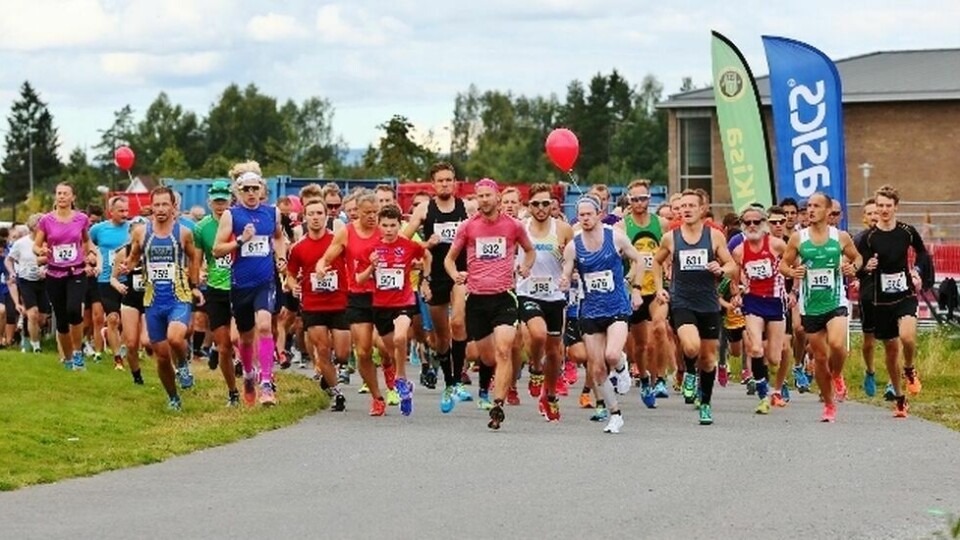 Fra starten på 10 km. (Foto: Bjørn Hytjanstorp) Fra starten på 10 km. (Foto: Bjørn Hytjanstorp)
