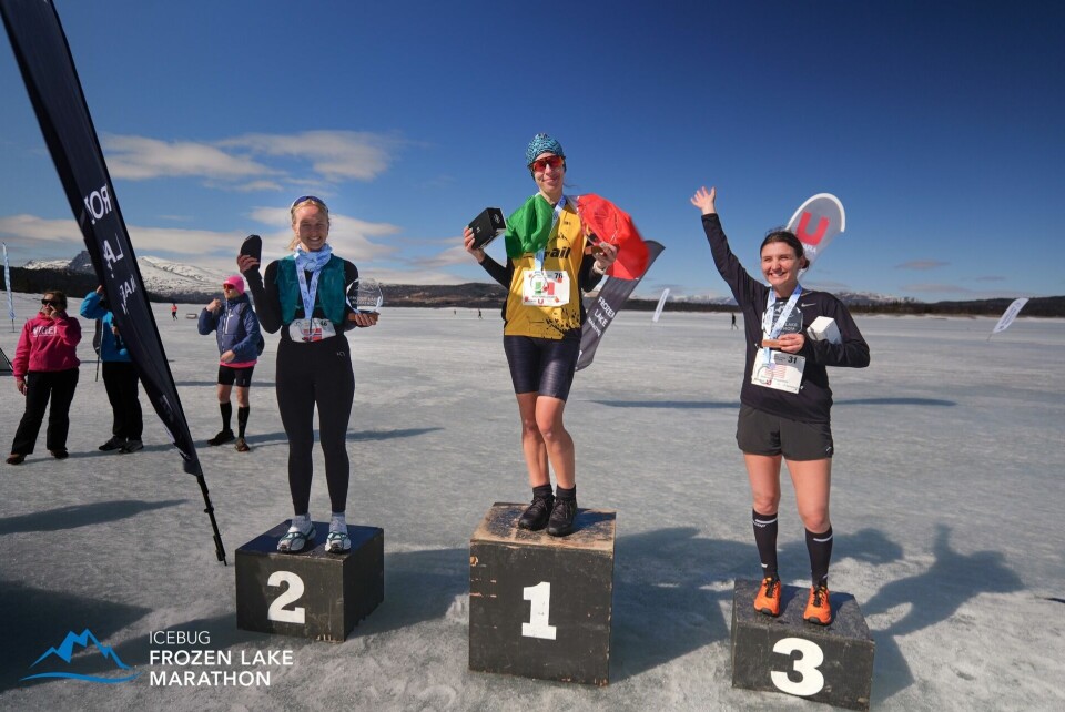 Tre nasjoner også på kvinnenes maratonpall (fra v.): Marit Lundberg-Norge, Martina D'Oria-Italia og Gabriella Viggiano-USA. (Foto: arrangøren)