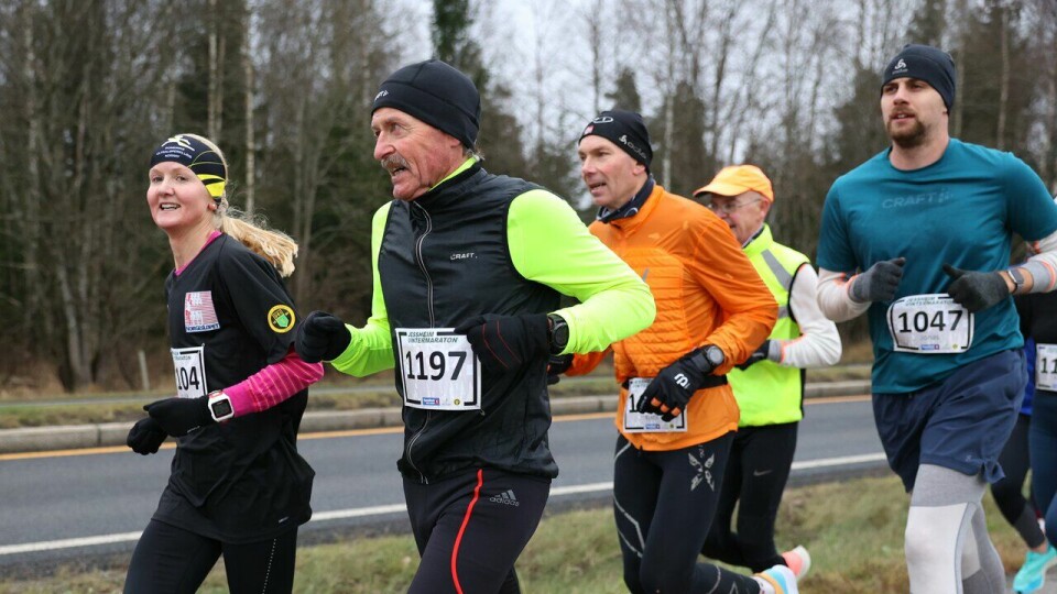 Louise Skak og Lars Christen Dørum i tet under Jessheim Vintermaraton. (Foto: Marianne Røhme / Kondis © Kondis) Louise Skak og Lars Christen Dørum i tet under Jessheim Vintermaraton 2021