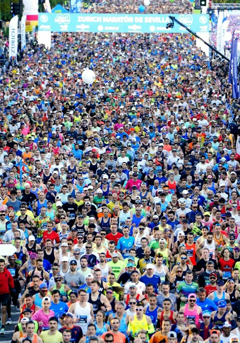Folksomt i Sevilla Marathon. (Foto: arrangøren)