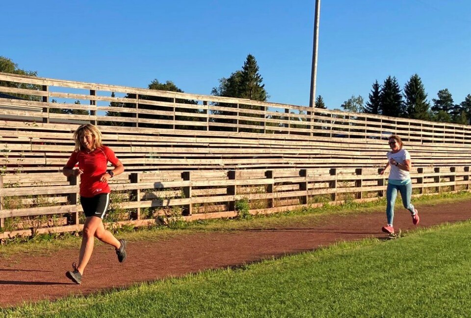 Konkurranseinstinkt: Merete Støverud Stokke (fremst) klarer å holde Marianne Røhme bak seg under Kondistreninga Årnes sitt 3000 meter testløp i Kondisløpet, august 2020. (Foto: Hilde Johansen) Merete Støverud Stokke (fremst) klarer å holde Marianne Røhme bak seg under Kondistreninga Årnes sitt 3000 meter testløp i Kondisløpet, august 2020