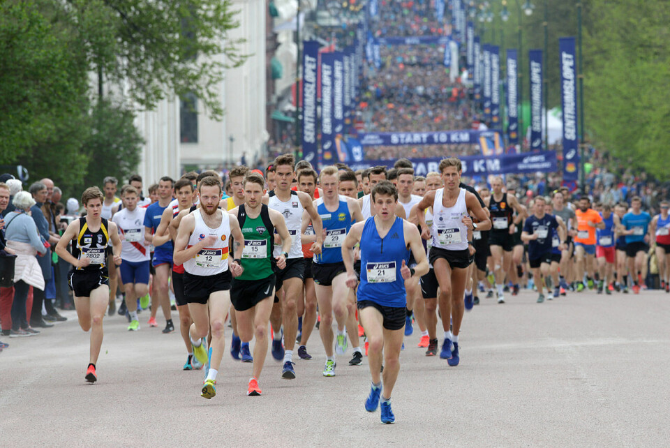 Sentrumsløpet opplevde hyggelig deltagervekst i år. Her fra starten på 10 km. (Foto: Per Inge Østmoen) Sentrumsløpet opplevde hyggelig deltagervekst i år. Her fra starten på 10 km. (Foto: Per Inge Østmoen)