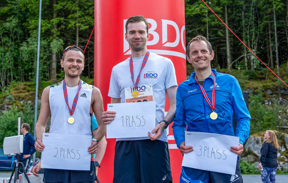 Premiepallen for 10 km Utfordreren, menn: Stian Benjamin Bråten Johannessen, Bendik Grimsbø og Jan Tore Tellefsen. (Foto: Oskar Leirvaag)