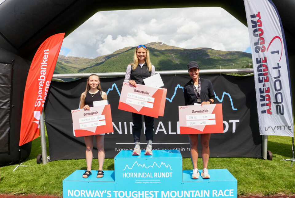 Topp 3 på 38 km. Fra venstre Iselin Malene Olsen, Vilde Kristine Alstergren og Stine Flo. Foto: Martin Hauge-Nilsen. 38km_damepallFoto Martin Hauge-Nilsen.jpg