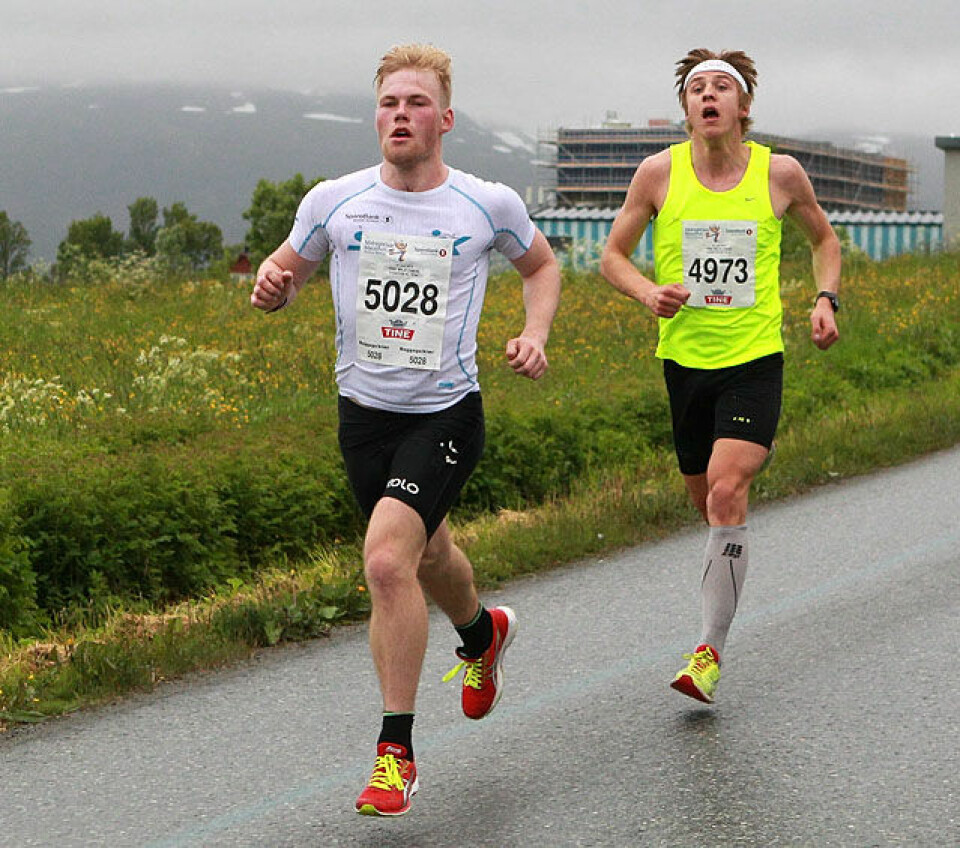 Her ser vi Erik Valnes (til høyre) delta i et annet arrangement som har betydd mye for norknorske idrettsutøvere, Midnight Sun Marathon. Året er 2016, og både Eirik Mikkelsen (til venstre) og Erik Valnes løp 5 km. (Foto: Kjell Vigestad) Eirik_Mikkelsen_Erik_Valnes_5km_A20G0443.jpg