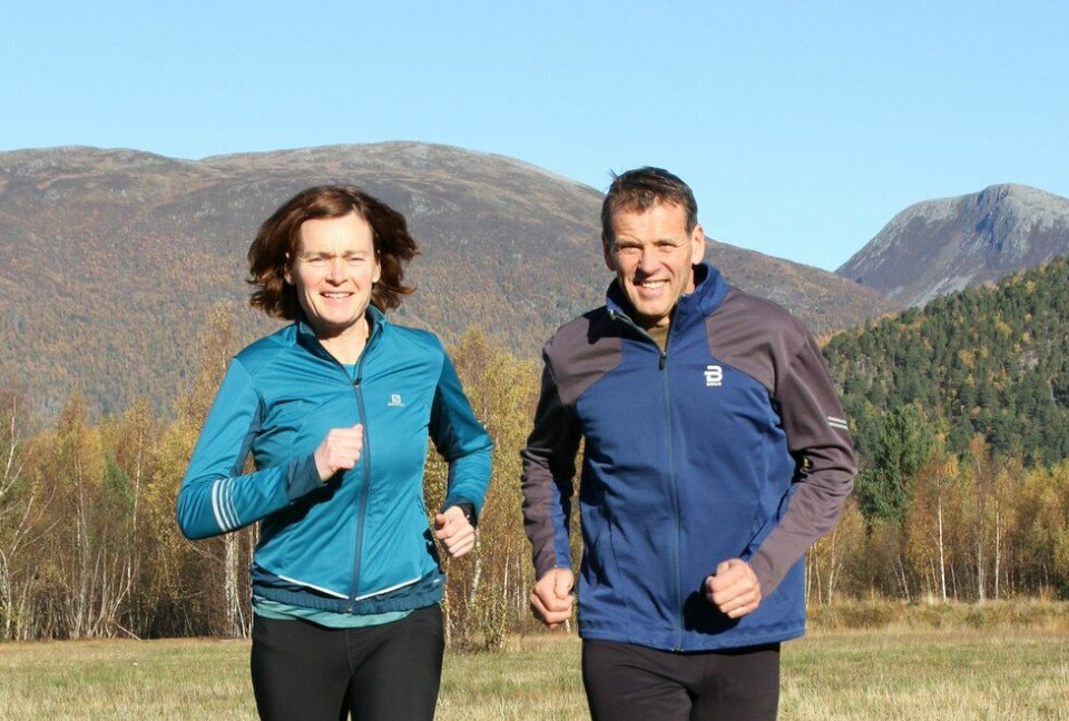 Brynhild Synstnes og Terje Hole kan se tilbake på en lang idrettskarriere. Nå vier de livet sitt til de tre barna sine og til barne- og ungdomsidretten på Åndalsnes. (Foto: Marianne Røhme) Brynhild Synstnes og Terje Hole på Åndalsnes