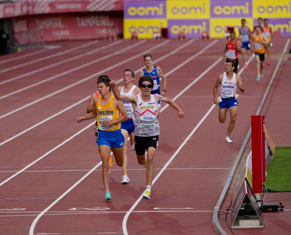 Willem Renders fra Belgia kan juble over EM-tittelen på 5000 meter. Magnus Øyen følger like bak. (Foto: Einar Børve)