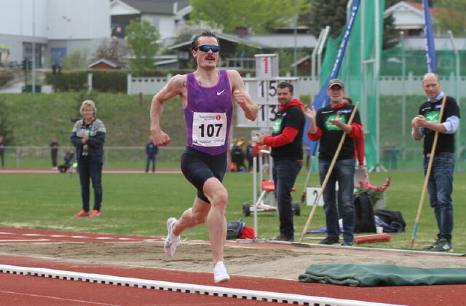 Henrik Ingebrigtsen mot mål i ensom majestet på 3000 m på Børstad Idrettspark onsdag kveld. Henrik Ingebrigtsen mot mål i ensom majestet på 3000 m på Børstad Idrettspark onsdag kveld.