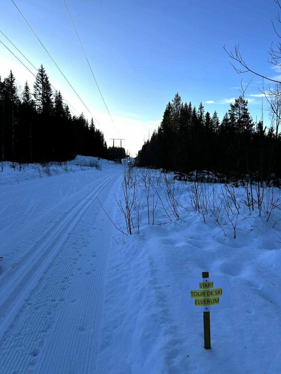 Vinterens virtuelle skimoro starter her i kraftgata mellom Trimplassen og Svenkerudvollen i Svartholtet. (Foto: Amund Sigstad)