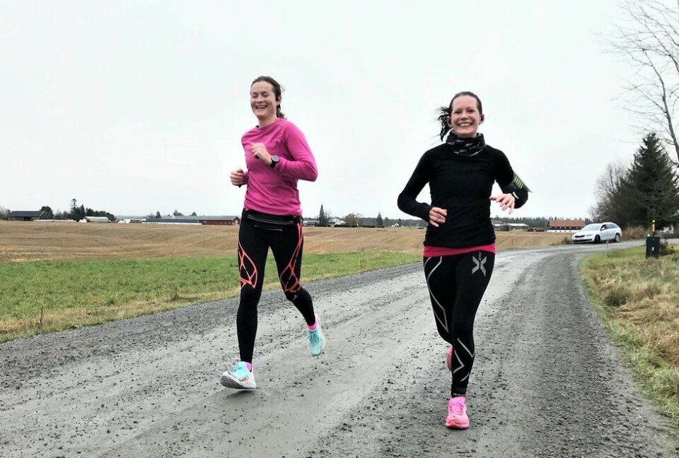 Drømmen: Sofiia Granheim elsker å løpe. Drømmen er å løpe Spartathlon en gang. Dette er et løp på 246 kilometer som går på asfalt fra Aten til Sparta. Her løper hun Kondisløpet under Kondistreninga Årnes sin løpelørdag i august i fjor sammen med Annette Velde Sande (t.v). (Foto: Marianne Røhme) F.v.-Annette-Velde-Sande-og-Sofiia-Granheim-under-Kondistreninga-arnes-arrangerte-Kondislopet-31.-oktober-2020-KD-91021- Foto_Marianne_Røhme