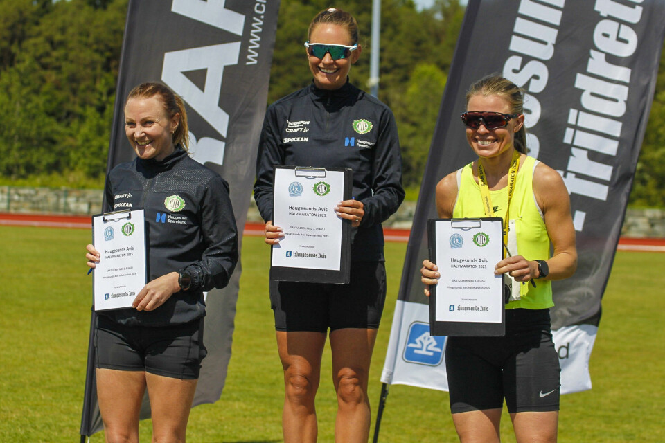 Vinnere damer halvmaraton: Ann Kristin Mosbron, Helena Hope, Helene Haavik. (Foto_Dag Eliassen)