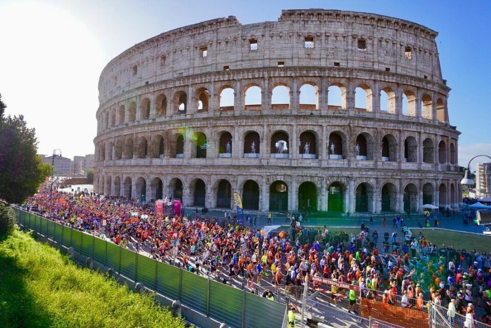 Med Colosseum like i nærheten kan ikke løperne klage på omgivelsene for løpet. (Foto: arrangøren)