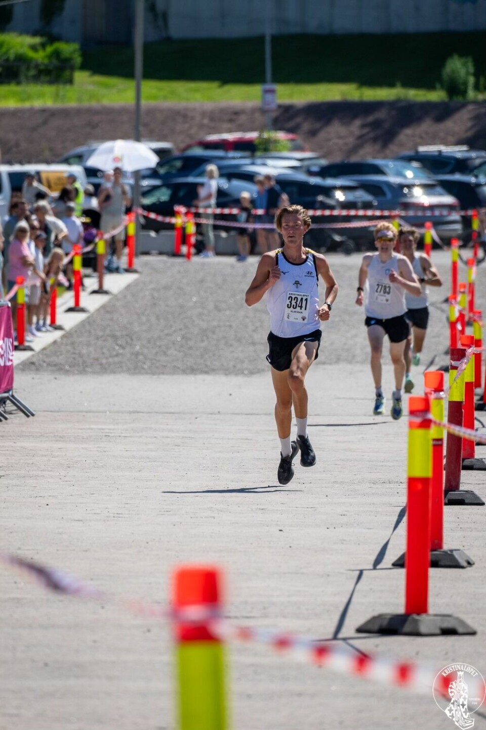 Mikkel Blikstad Thomassen inn til seier på 5 km med Eirik Mysen og Ole Tafjord Suhrke tett bak. (Foto: Kristinaløpet)