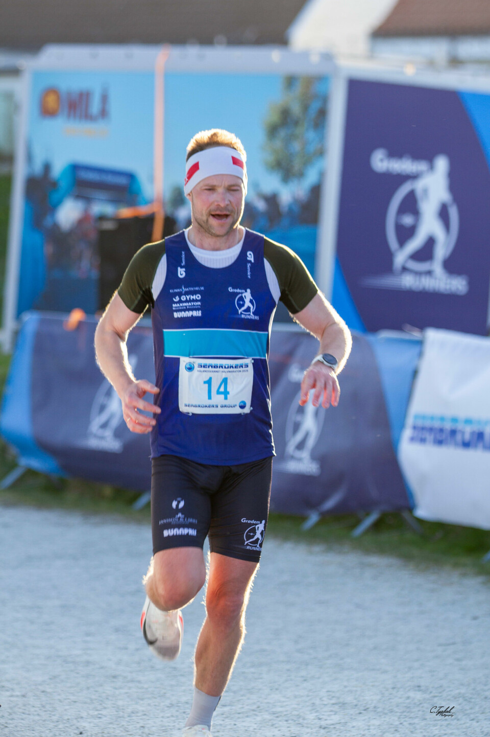 Eirik Kvalevåg løp inn til andreplass på halvmaraton. (Foto: Christer Tysdal)