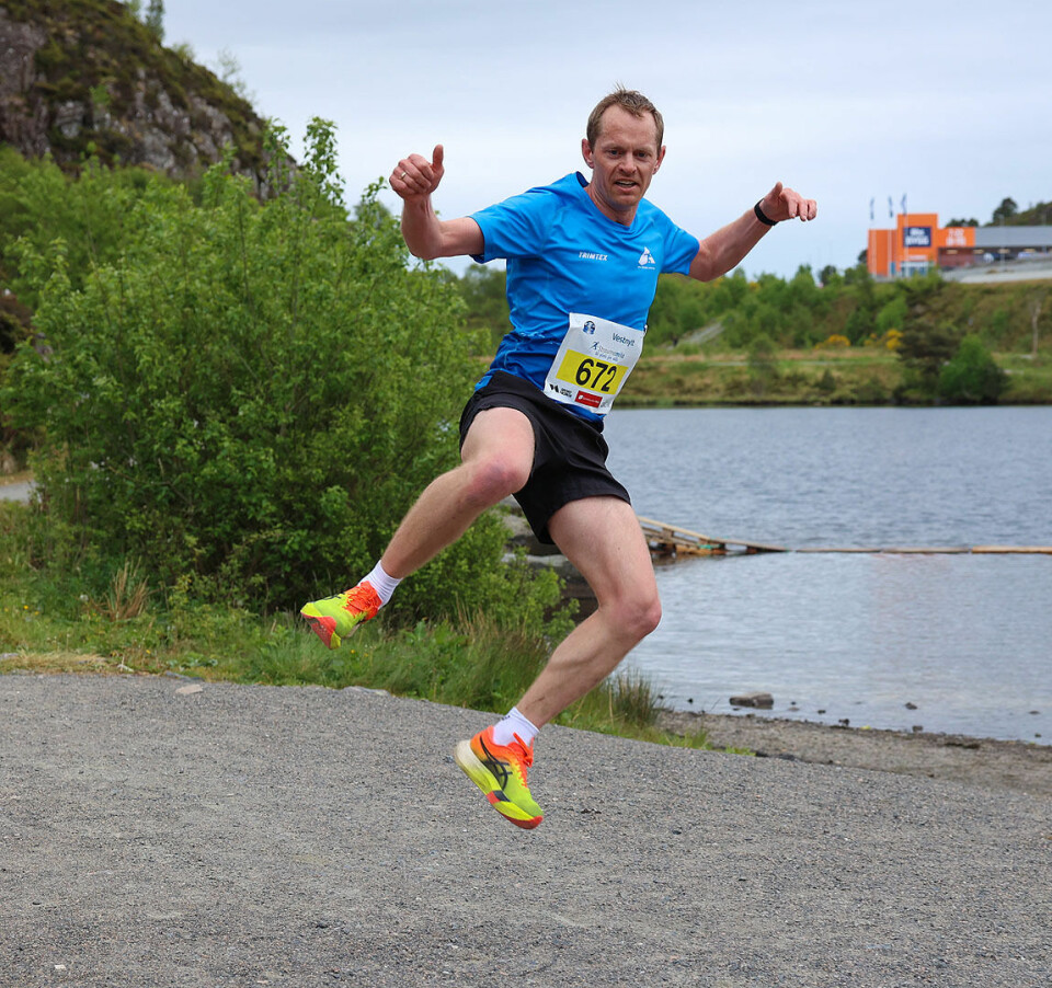 Jan Tore Tellefsen vant i fjor, i år ble det en andreplass. Og han tar seg tid til et hopp for fotografen: – Jeg har vært litt skadeplaget, men jeg håper jeg er frisk til NM gateløp i Knarvik i juni, sier han til Kondis.