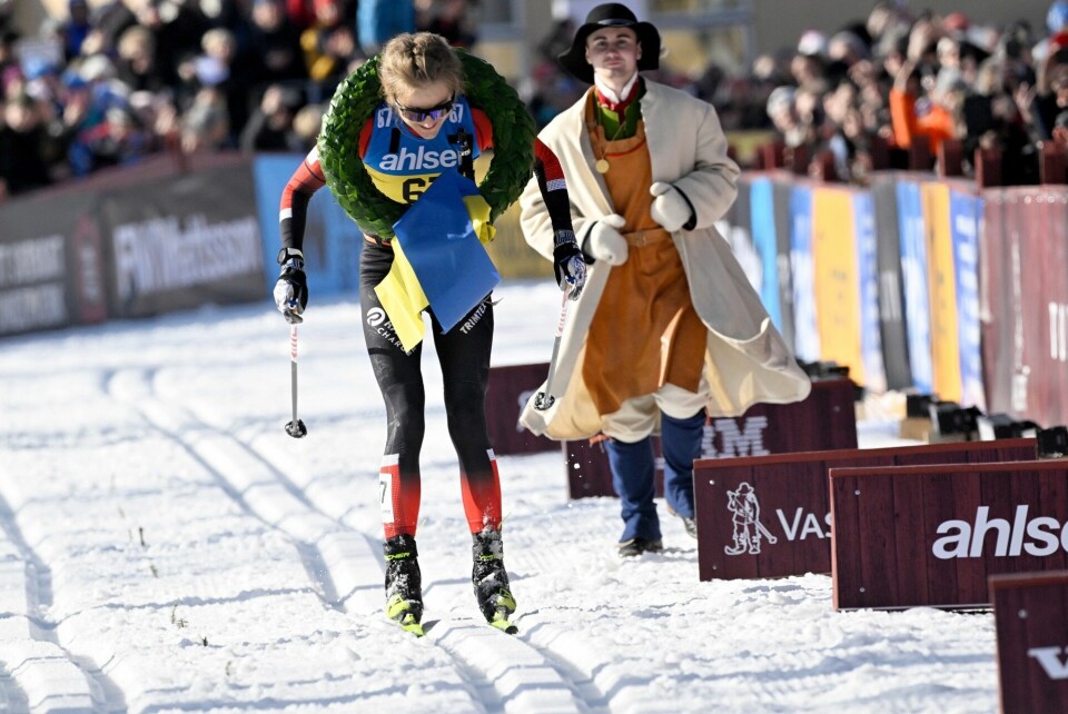 Stina Nilksson kunne paradere på oppløpet med seierskransen om halsen. (Foto: Arrangøren)