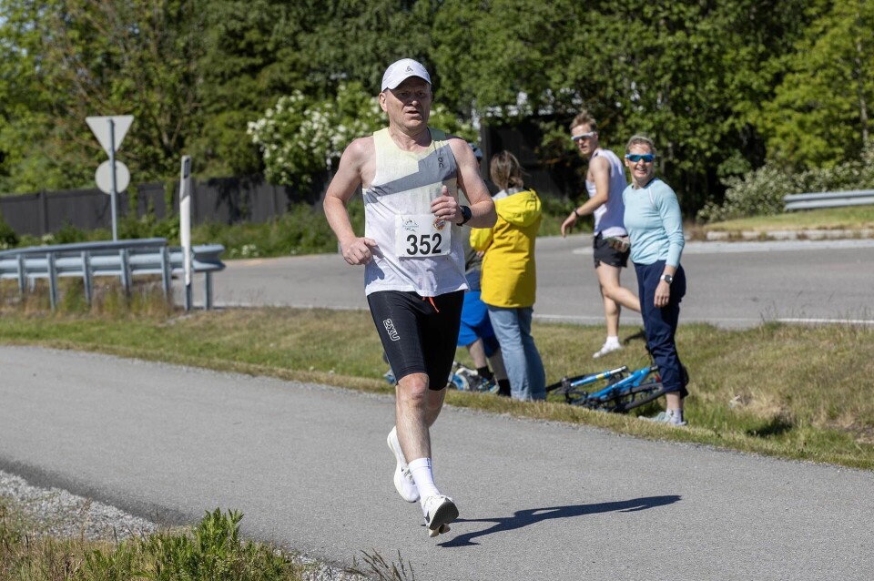 Eidsvollingen Kjetil Larsen løp kontrollert inn til pene 12.13. (Foto: Bjørn Hytjanstorp)