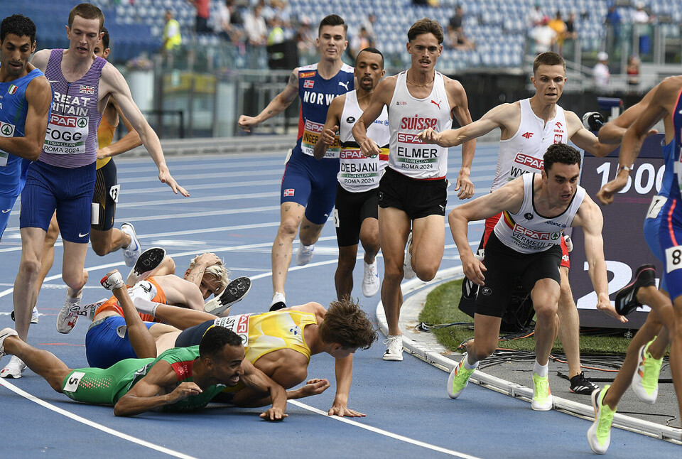 Var det flaks eller dyktighet som gjorde at Jakob Ingebrigtsen unngikk dette massefallet i EM? (Foto: Bjørn Johannessen) Var det flaks eller dyktighet som gjorde at Jakob Ingebrigtsen unngikk dette massefallet i EM? (Foto: Bjørn Johannessen)