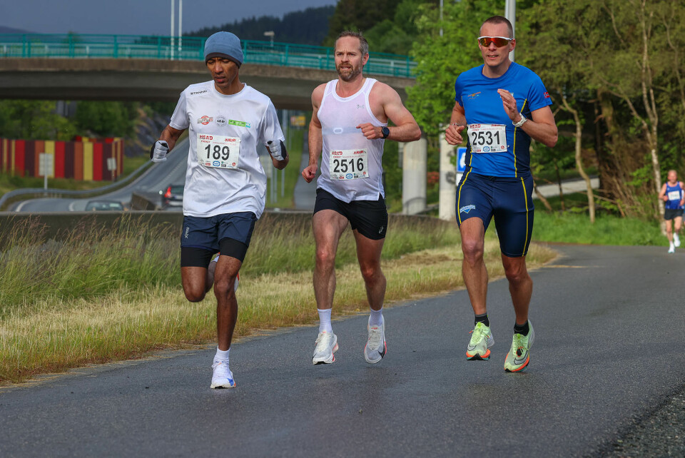 Disse tre skulle gjøre opp om seieren på 10 km: Abel Deresu Dufera, Lars Kvinge og Lars-Erik Sandersen Notevarp.