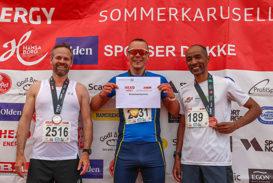 Premiepallen menn 10 km: Lars Kvinge, Lars-Erik Sandersen Notevarp og Abel Deresu Dufera.