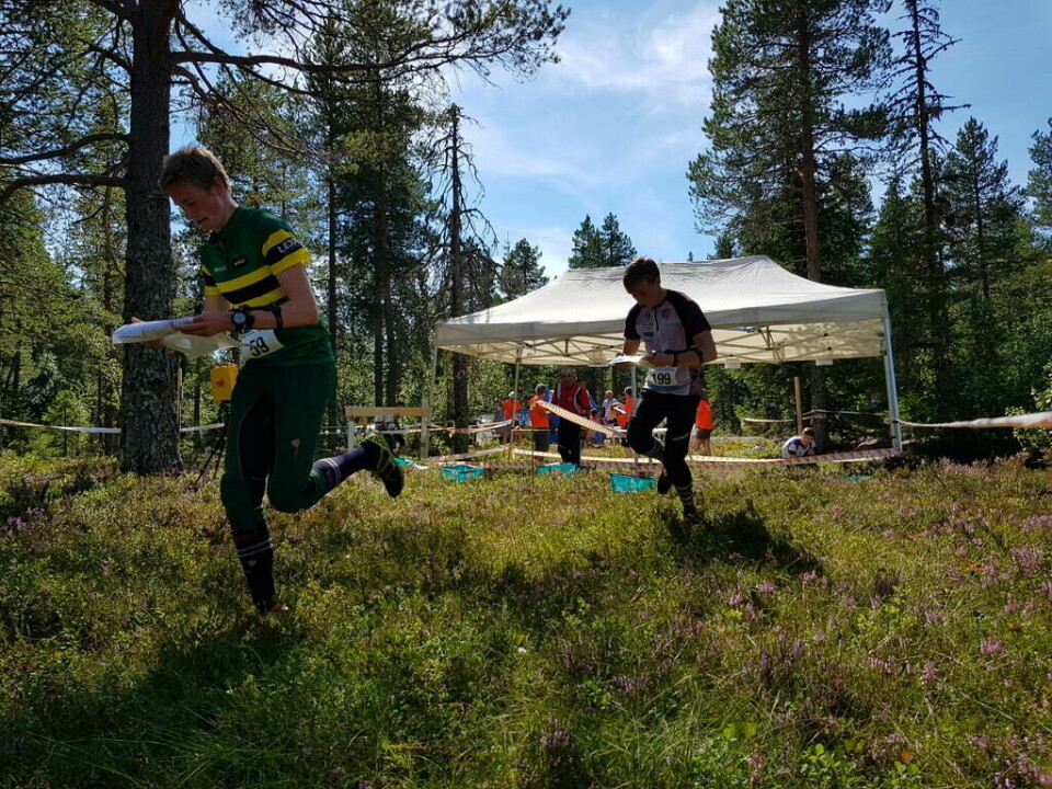 Elias Jonsson og Lars Lien ut fra start.