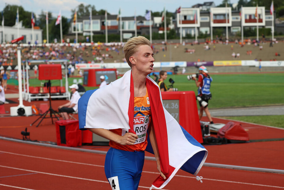 Niels Laros kunne enda en gang ta på seg det nederlandske flagget som vinner av en øvelse i U23-EM på Fana Stadion.
