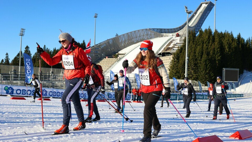 For alle: Holmenkollmarsjen har som mål å være et arrangement for alle; både eliten, mosjonisten og den som er helt fersk på ski. Her fra starten på Halvmarsjen i 2023.(Illustrasjonsfoto: Tom-Arild Hansen / Kondis © Kondis) Holmenkollmarsjen 2023 - Starten går for HalvMarsjen