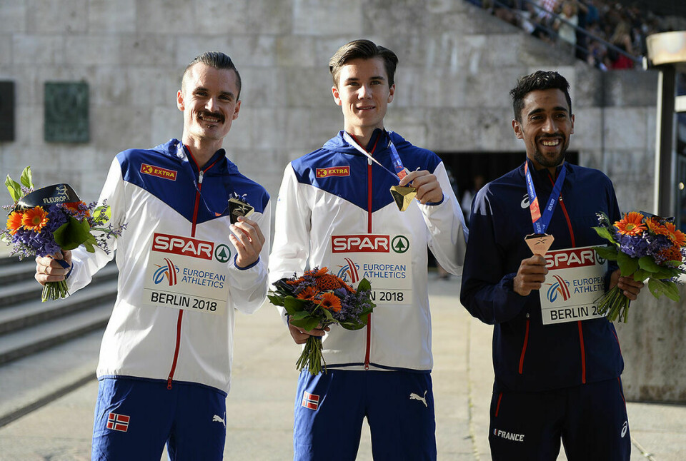 Jakob Ingebrigtsen ble månedens europeiske friidrettsutøver i mars Et av de største øyeblikka var det Jakob og Henrik Ingebrigtsen vant dobbelt på 5000 meteren - og kunne motta sine vel fortjente medaljer. (Foto: Bjørn Johannessen)