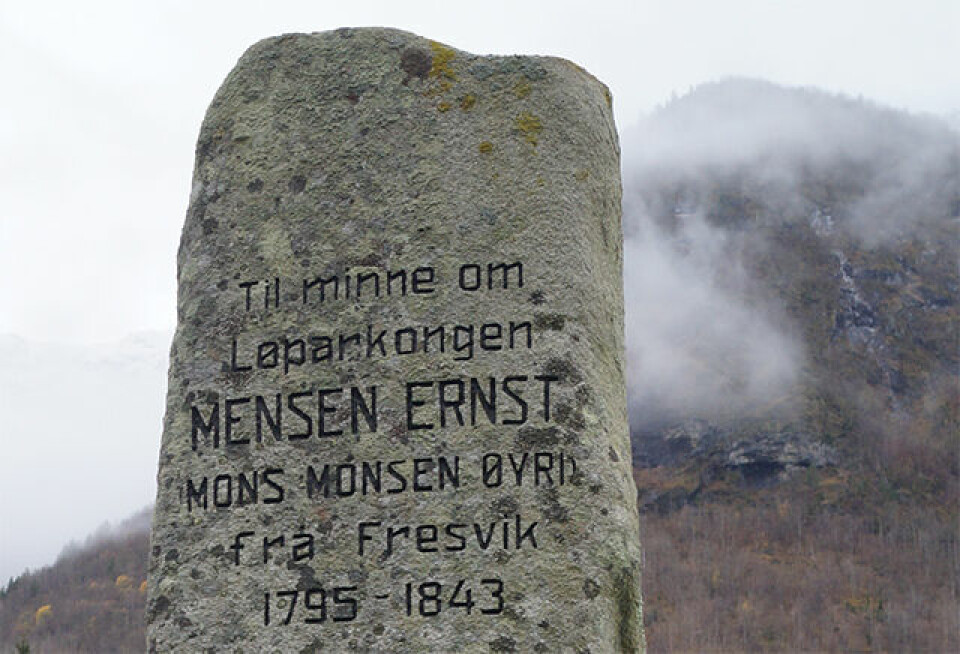 Sjølv om det er ca. 200 år sia Mensen Ernst for ut på sine enormt lange springturar, lever minnet om han framleis. Sjølv om det er ca. 200 år sia Mensen Ernst for ut på sine enormt lange springturar, lever minnet om han framleis.