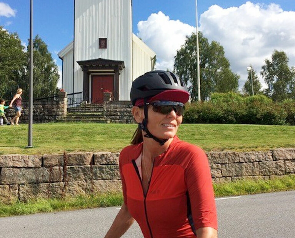 Kari Slaatsveen er blitt 57 år, men den frihetsopplevelsen syklingen gir, har hun hatt med seg siden hun fikk sin første landeveissykkel som 14-åring. Hun lager også en sykkelpodkast kalt Velopod. (Foto: privat) Kari Slaatsveen er blitt 57 år, men den frihetsopplevelsen syklingen gir, har hun hatt med seg siden hun fikk sin første landeveissykkel som 14-åring. Hun lager også en sykkelpodkast kalt Velopod. (Foto: privat)