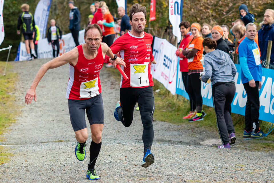Veksling for laget til Osterøy Il Friidrett Team Batti i stafetten i 2019. (Foto: Eivind Helland Marienborg) Veksling for laget til Osterøy Il Friidrett Team Batti i stafetten i 2019. (Foto: Eivind Helland Marienborg)