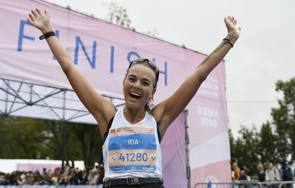 Ida Slorafoss jubler etter å ha satt ny pers med 3.02.39 under Oslo Maraton nå i høst. (Foto: Bjørn Johannessen) Ida Slorafoss