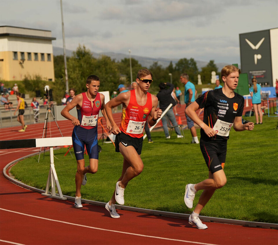 Harejobb til ingen nytte da Esten Hauen tok hindergullet i U23-klassen 3000m-hinder-felt.jpg
