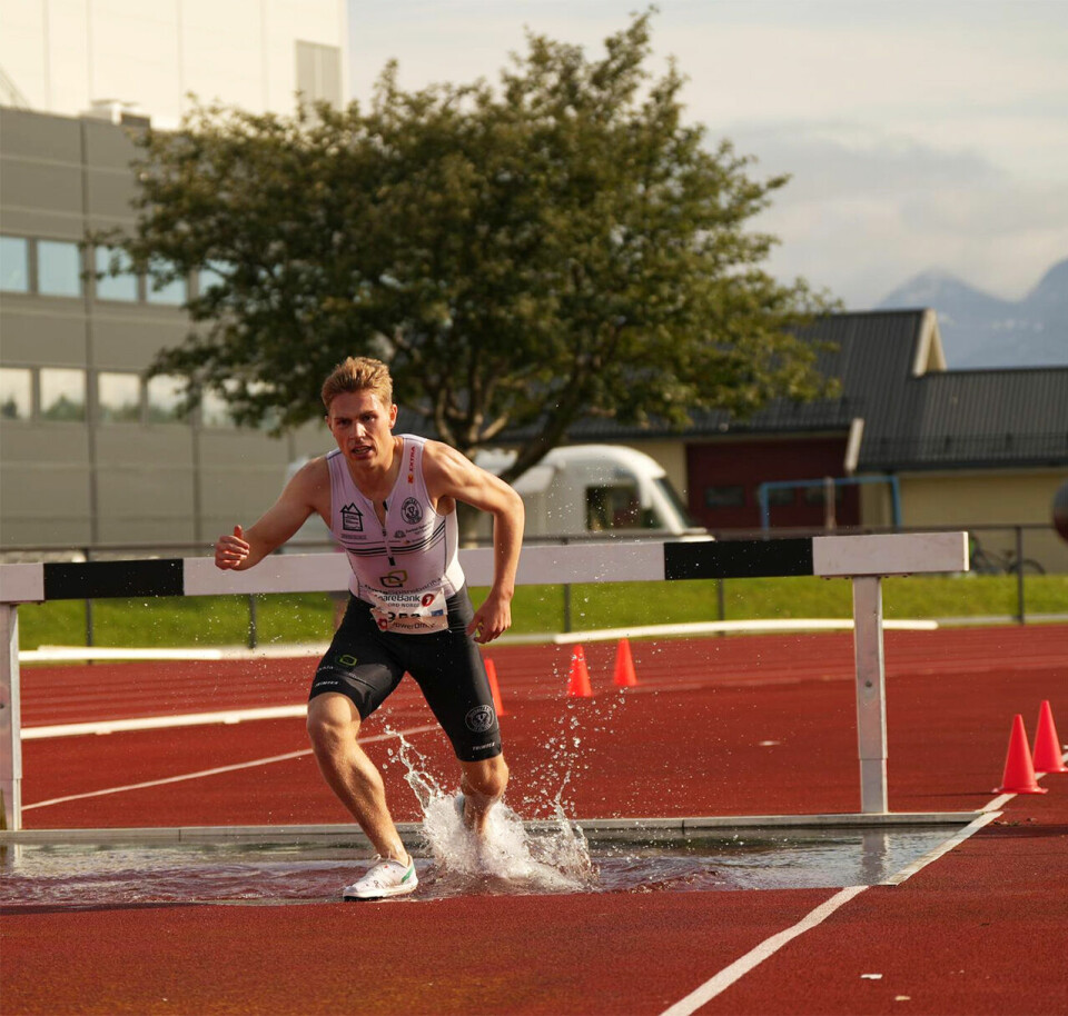 Harejobb til ingen nytte da Esten Hauen tok hindergullet i U23-klassen Vegard-Warnes-3000m-hinder.jpg