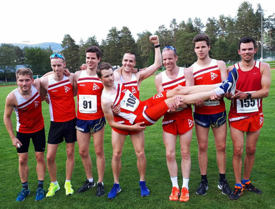 Daniels’ RUNNING Formula og veien mot Berlin Marathon 2019 Lagjubel_Team_bratsberg_nybrott.jpg