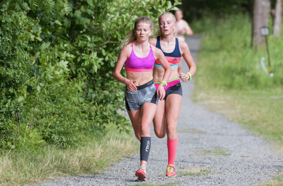 Hovedøya Rundt med bading, reker og jordbær. Synne Herheim og Victoria Nitteberg
